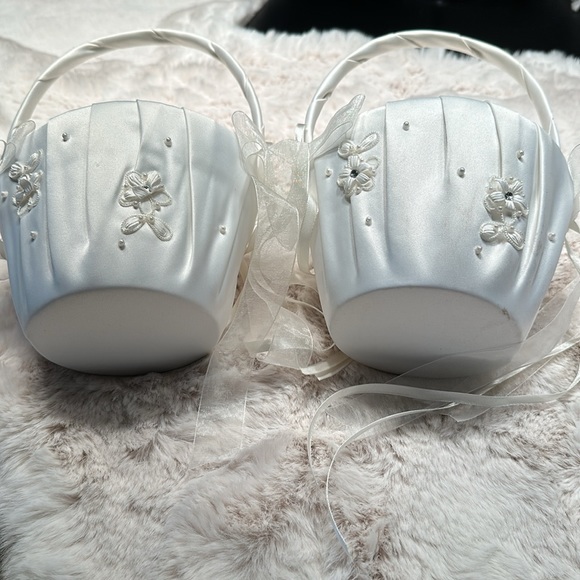 Bridal baskets in ivory satin with pearls and bows - Picture 6 of 11